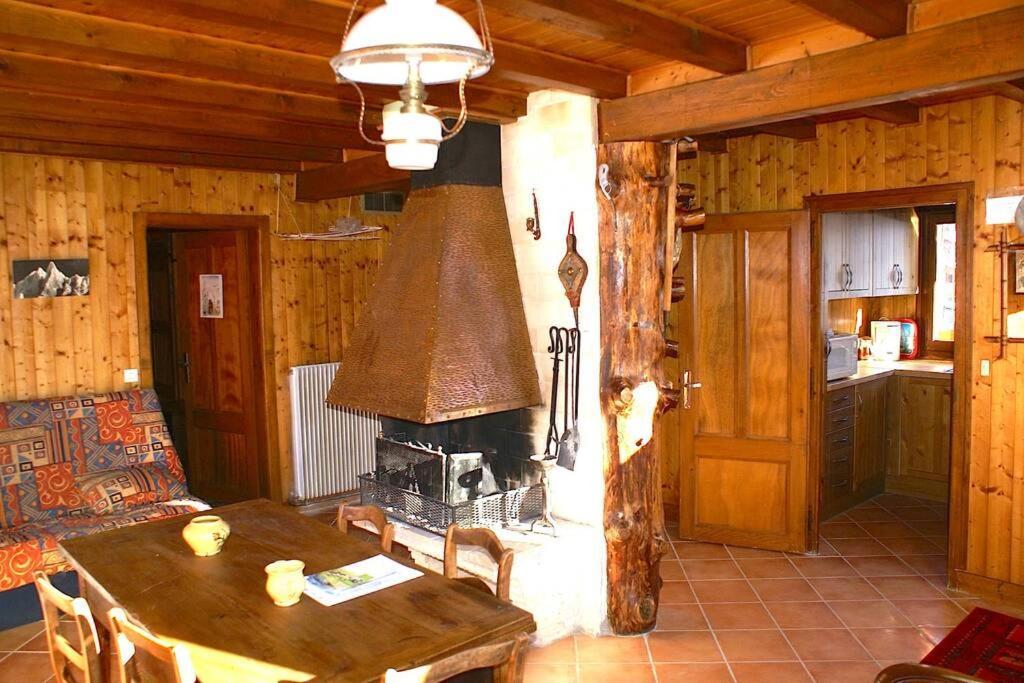 Charmant Appartement Dans Chalet Les Carroz d'Araches Exterior photo
